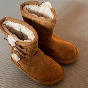 Koolaburra Tan Suede shearling Boots with Bow Accent toddler 7
